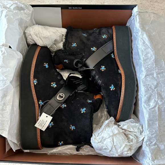 Coach Urban Hiker Boots with an Australian Sheep Fur and Tea Rose charms - Picture 13 of 13